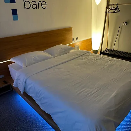 Vintage Chic 3' From The Metro Apartment *