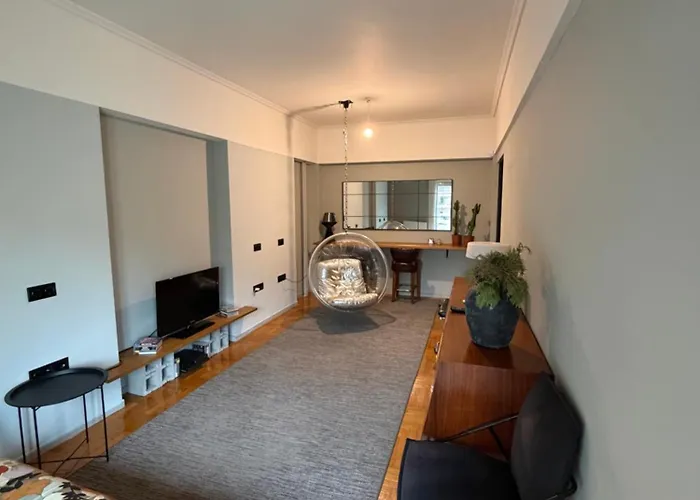 Vintage Chic 3' From The Metro Thessaloniki